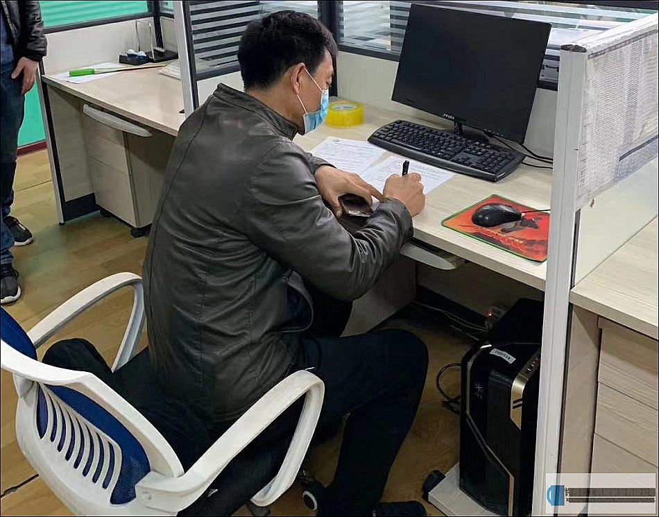 安陽客戶來廠考察試機訂購200斤電磁炒芝麻設(shè)備