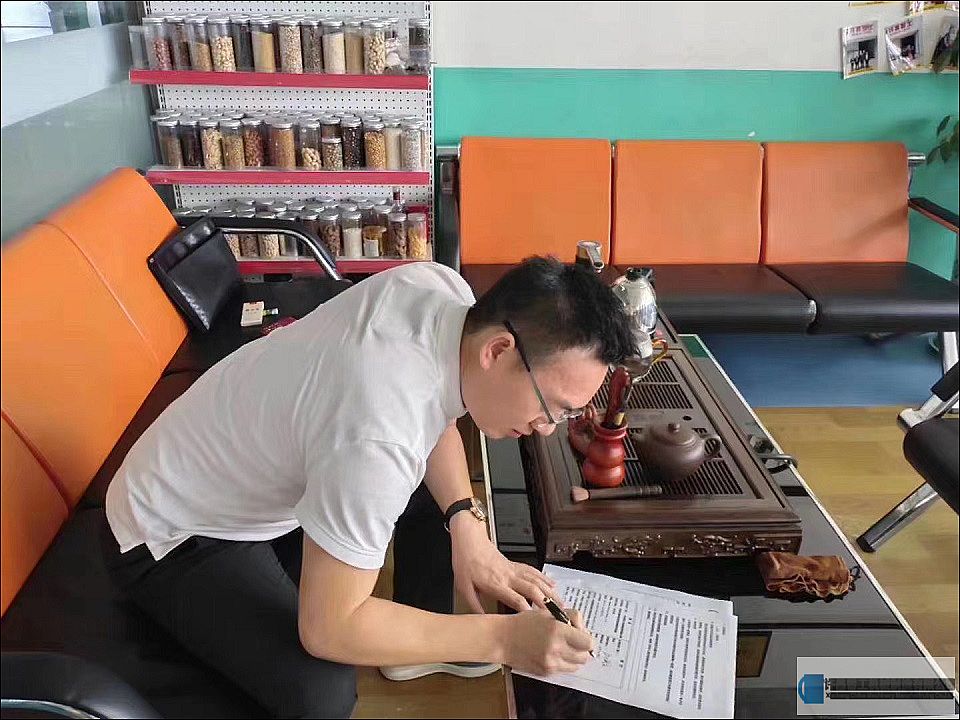 海南江總來到許昌智工考察并現(xiàn)場訂購炒貨設(shè)備