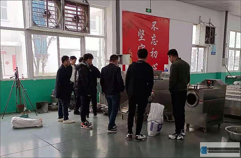 河南周口客戶蒞臨許昌智工訂購電磁炒貨機(jī)