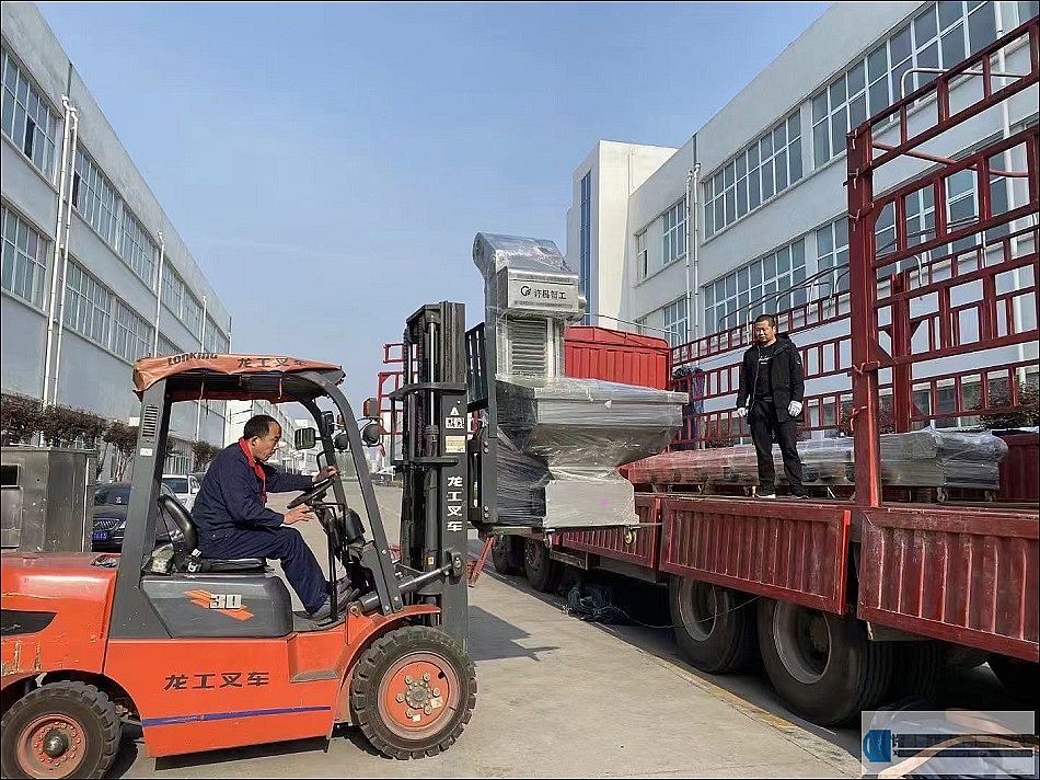 土耳其客戶訂購的炒辣椒流水線設備發(fā)貨