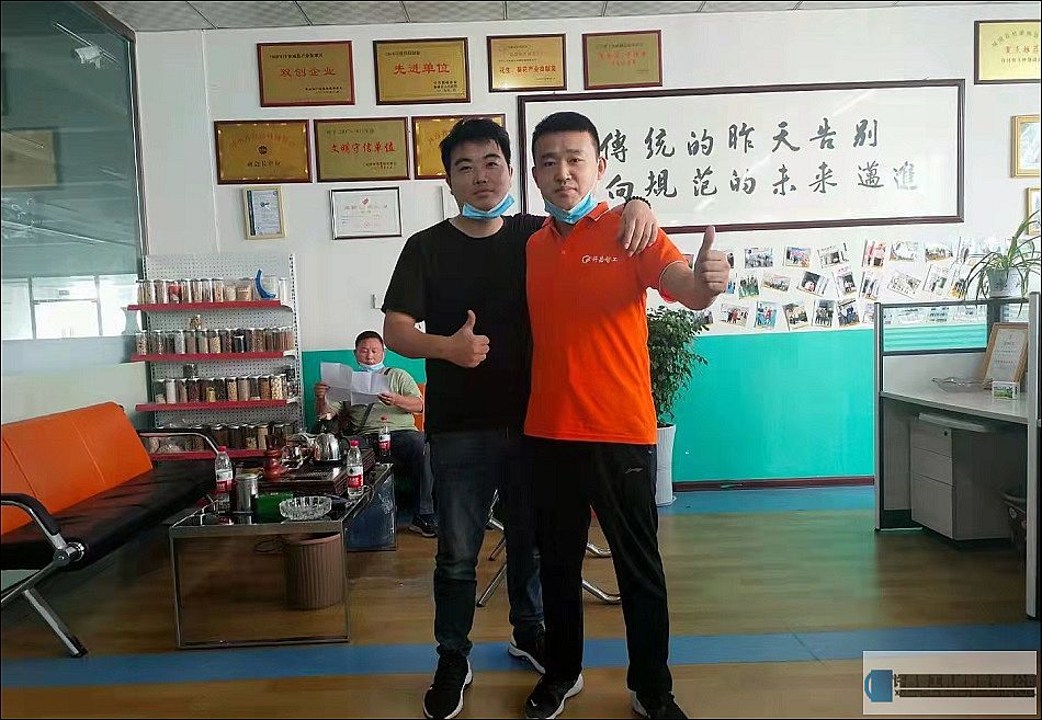 河南新鄉(xiāng)客戶訂購(gòu)小型多功能電磁炒貨機(jī)
