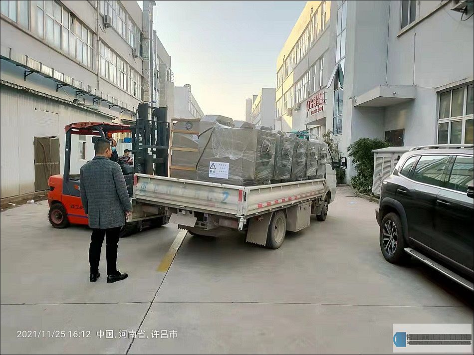 許昌智工8臺(tái)電磁炒貨機(jī)專車發(fā)貨山東